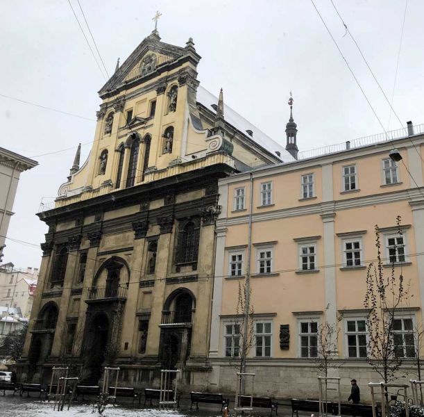 Костел єзуїтів